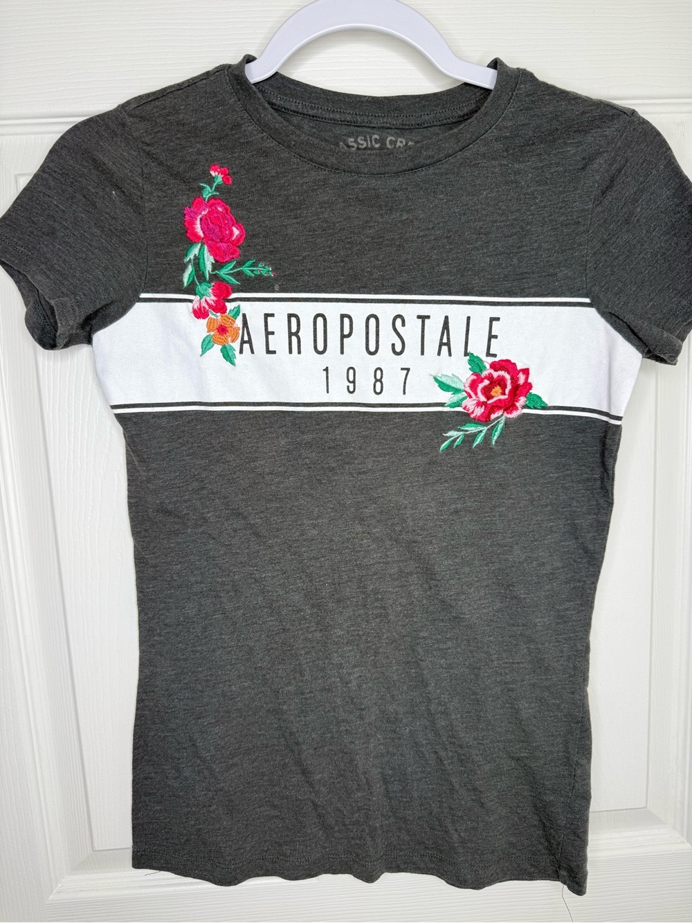 Aéropostale 1987 Floral Embroidered Tee Gray Size S